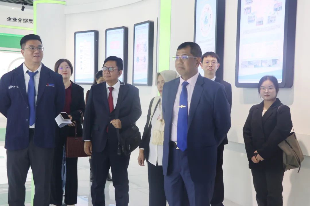 20231208-3-印尼工业部、莫罗瓦利金属工业理工学院、佛山职业手艺学院莅临豪门国际官网循环交流会见.jpg